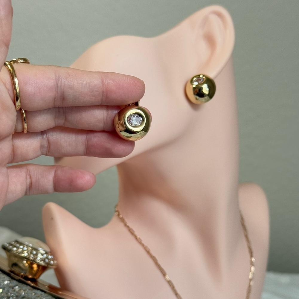 Italian Design Gold Stud Brass Earrings With Crystal - Picture 4 of 8